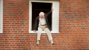 Phim Ông Trăm Tuổi Trèo Qua Cửa Sổ Và Biến Mất - The 100 Year-Old Man Who Climbed Out the Window and Disappeared (2013) Phim Ông Trăm Tuổi Trèo Qua Cửa Sổ Và Biến Mất - The 100 Year-Old Man Who Climbed Out the Window and Disappeared (2013)