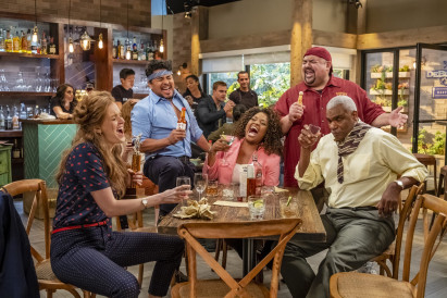 Phim Thầy Giáo Iglesias (Phần 2) - Mr. Iglesias (Season 2) (2020) Phim Thầy Giáo Iglesias (Phần 2) - Mr. Iglesias (Season 2) (2020)